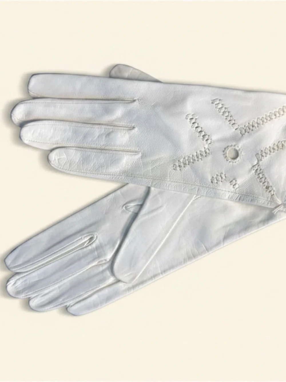 Vintage Ivory Women's Leather Kid Gloves with Decorative Hand-Stitching